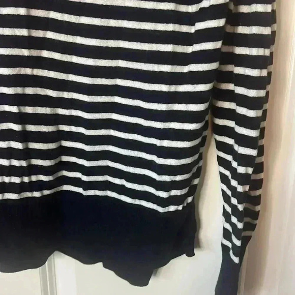 Gap Stripe V-neck Sweater - Picture 6 of 6
